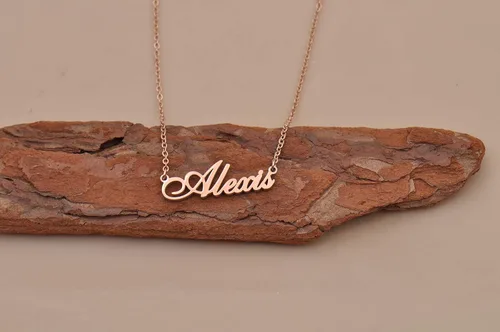 Vista 5 de Collar personalizado con dije de nombre de mamá en oro y plata