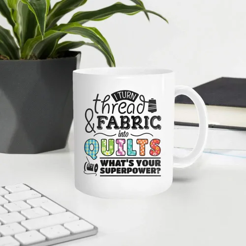 Vista 3 de Taza de café con texto en inglés "I Turn Fabric and Thread Into Quilts What's Superpower", ideal para regalos de cumpleaños, 11 onzas