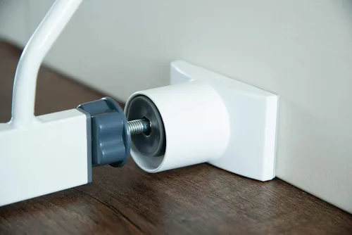 Vista 9 de Wall Nanny Extensor – Extensión de puerta para bebés de 4 pulgadas (fabricado en Estados Unidos) extiende las puertas montadas a presión + protege