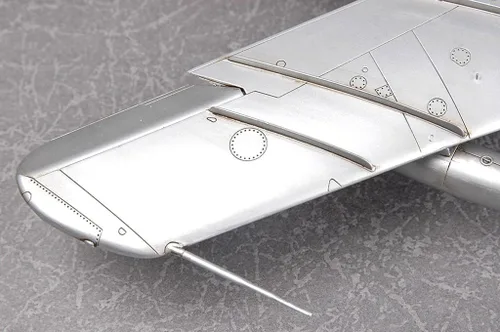 Vista 5 de Hobby Boss MiG-17PF Fresco D Kit de construcción de modelo de avión