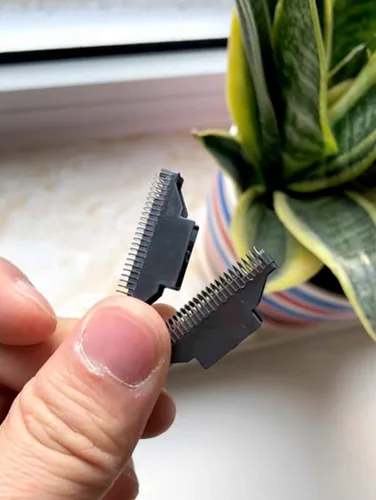 Vista 2 de Cuchilla de repuesto para cabezal de afeitadora eléctrica Panasonic ES-2216PC (2 piezas)