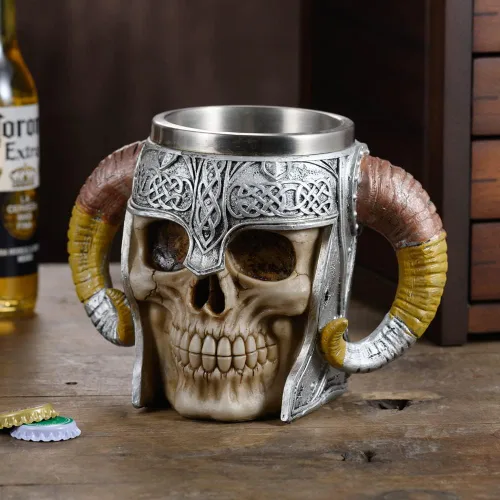 Vista 2 de Taza de cerveza con calavera vikinga, jarra de cerveza de acero inoxidable con doble asa, taza de café medieval, regalo medieval, taza de esqueleto