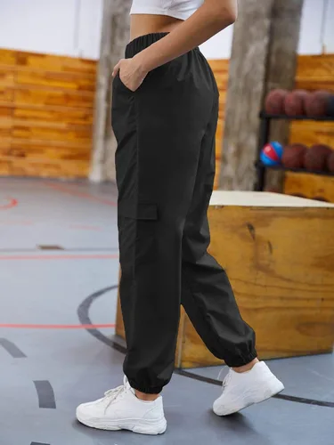 Vista 2 de SweatyRocks Pantalones cargo de entrenamiento con cordón en la cintura para mujer con bolsillos