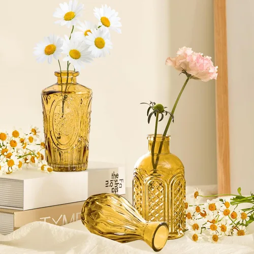 Vista 6 de KOIUEYW Juego de 24 jarrones de vidrio ámbar dorado, jarrones pequeños vintage para flores, estilo mini de cristal transparente a granel, pequeños