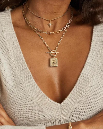 Vista 7 de MJartoria Collares con iniciales en capas para mujer, modernos, chapados en oro de 14 quilates, cadena de papel, collar sencillo con dije de Dorado