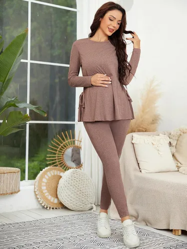 Vista 4 de OYOANGLE Conjunto de camiseta de maternidad con cuello redondo y nudo lateral para mujer