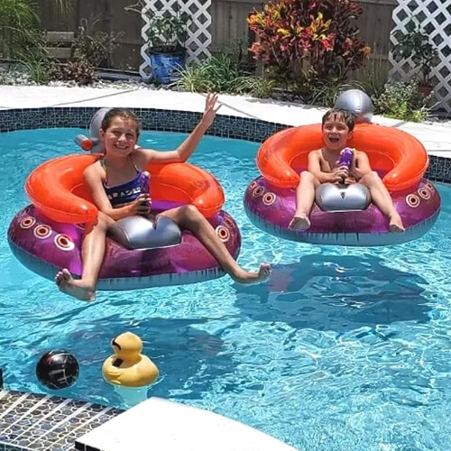 Vista 5 de Swimline ORIGINAL Flotador inflable de OVNI en forma de nave espacial para piscina con láser de flujo constante y pistola de agua para niños