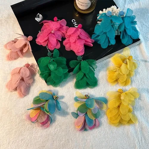 Vista 6 de Pendientes únicos de flores de tela de emulación para mujer, joyería de perlas de medidor hechas a mano