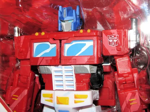 Vista 3 de Transformers Generaciones 35 Aniversario WFC-S65 Animación Clásica Optimus Prime
