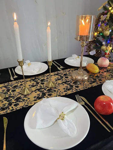 Vista 4 de Camino de mesa negro y dorado de 11 pulgadas x 49 pies de malla dorada metálica para despedida de soltera, comedor, boda, fiesta, decoración de mesa