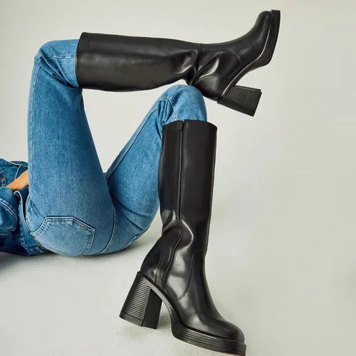 Vista 6 de SOVANYOU Botas de cuero negro con plataforma para mujer, punta cuadrada, botas de tacón grueso con cremallera lateral