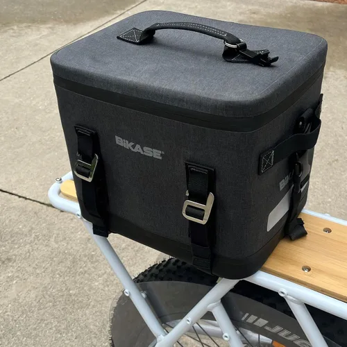 Vista 5 de CoolKASE by BiKase - Enfriador montable para tu bicicleta trasera, motocicleta, ATV o kayak, bolsa de viaje impermeable para hombres y mujeres