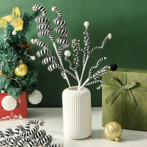 Vista 2 de Juego de 4 adornos para árbol de Navidad, picos rizados de color negro y blanco, campanas de lana, adornos para Halloween, hogar, oficina, fiesta