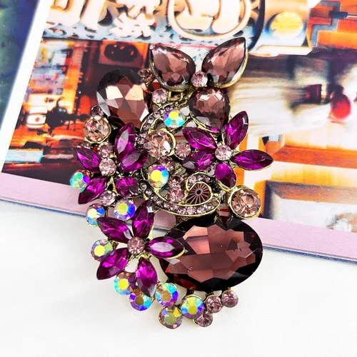 Vista 3 de SELOVO Broche de diamantes de imitación con diseño de flores, tono dorado vintage