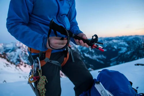Vista 9 de MSR DynaLock Ascent Bastones de Trekking Plegables de Carbono para Backcountry