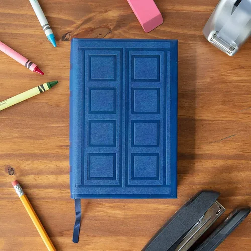 Vista 5 de Doctor Who River Song - Diario réplica de 200 páginas, diario TARDIS de piel sintética en relieve con marcapáginas, mercancía oficial de la BBC