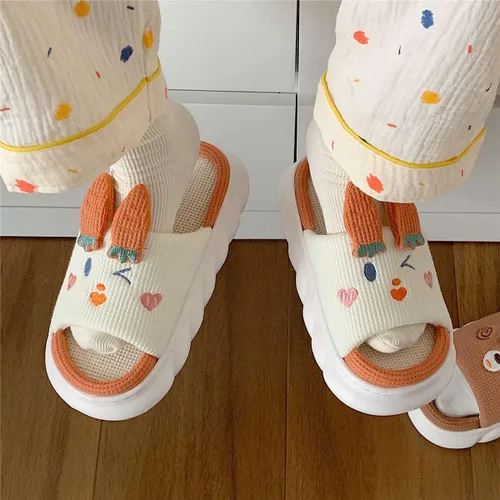 Vista 3 de Pantuflas Kawaii de conejito peludo para mujer, cómodas, con puntera abierta, lindas sandalias de invierno de animales