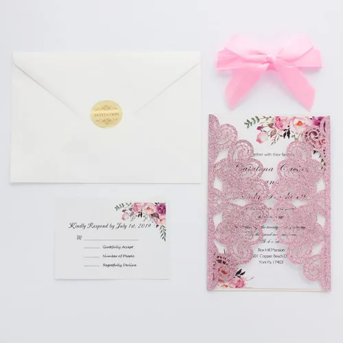 Vista 2 de 50 invitaciones de boda con sobres y tarjetas Rsvp invitaciones de corte láser con purpurina rosa con cintas rosas para invitaciones de compromiso