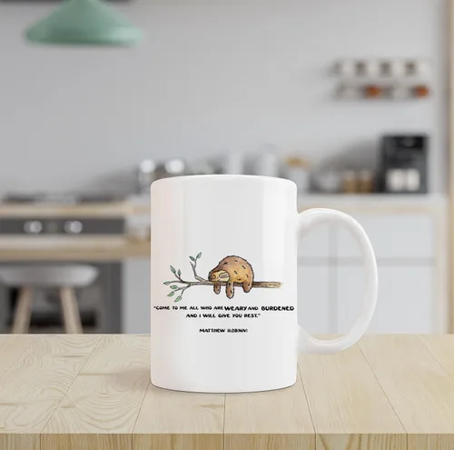Vista 2 de Tazas divertidas de perezoso, Mateo 11:28, versículo bíblico, taza de cerámica con texto en inglés "Come to Me", taza de café con leche, taza de té