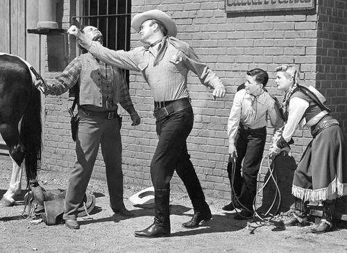 Vista 9 de Annie Oakley The Complete TV Series