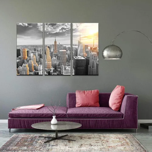 Vista 5 de LevvArts Lienzo grande de 3 piezas de arte de pared moderno en blanco y negro NYC en dorado al atardecer, póster de paisaje urbano enmarcado