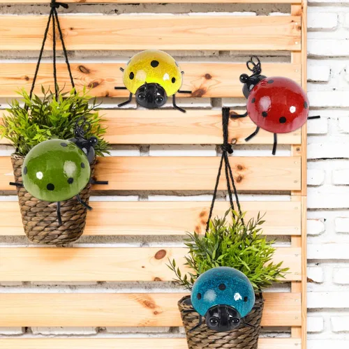 Vista 3 de 4 piezas de decoración de jardín de metal para exteriores, lindas mariquitas, adornos de césped, esculturas de pared y estatuas de mariquita