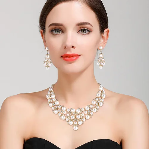 Vista 3 de BriLove Conjunto de collar y aretes colgantes de perlas simuladas para mujer
