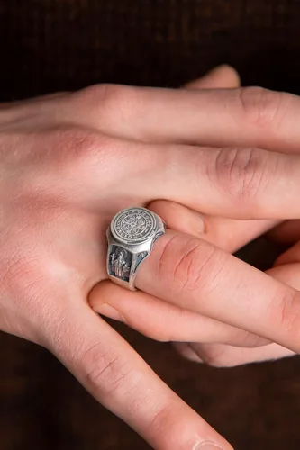 Vista 5 de Anillo de protección de demonio con cruz de exorcismo de San Benito, anillo de amuleto de plata, regalo para hombres, graduación universitaria
