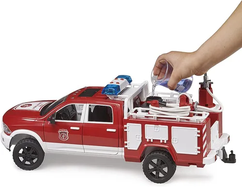 Vista 2 de Bruder 02544 RAM 2500 Camión de bomberos con módulo de luz y sonido