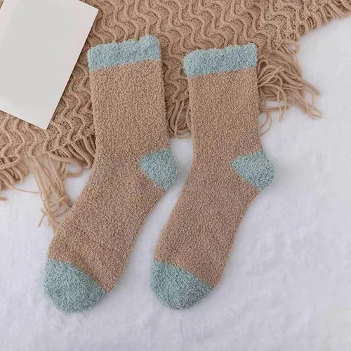 Vista 2 de Calcetines cálidos con bloques de color para mujer, calcetines de vellón coral para otoño e invierno, calcetines cómodos y peludos