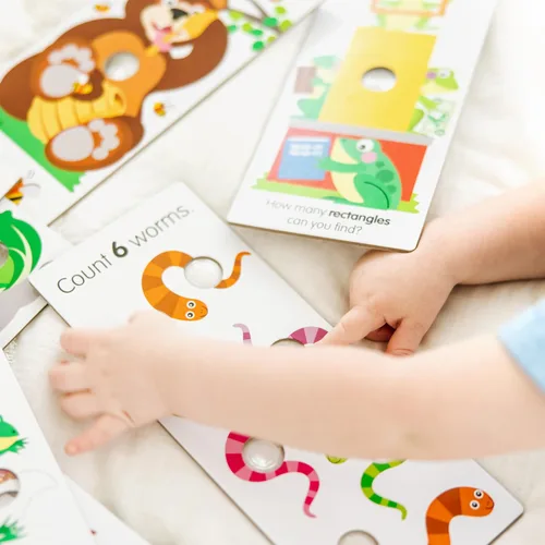 Vista 2 de Melissa & Doug Poke-a-Dot! Tarjetas de Aprendizaje Jumbo de Números, Formas y Colores, 13 Tarjetas Interactivas de Flash de Doble Cara, Actividades