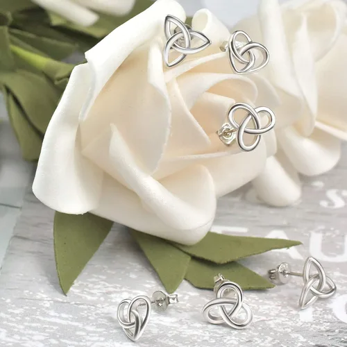 Vista 6 de Aretes de plata de ley para mujer Aretes de corazón celta con nudo cruzado triangular, aretes hipoalergénicos para mujeres y niñas, joyería