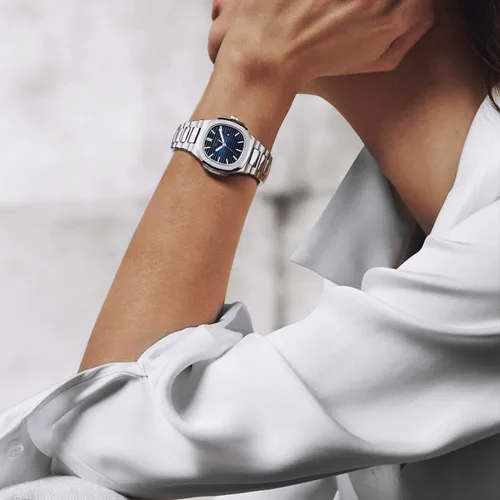 Vista 4 de Reloj de pulsera japonés de cuarzo para mujer, con esfera azul, reloj cuadrado para mujer, resistente al agua, relojes analógicos de cristal, correa
