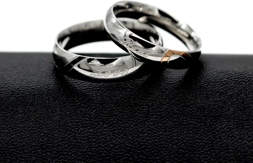 Vista 5 de Uloveido Anillos de compromiso de boda de acero inoxidable de titanio para parejas, grabados, amor real Y552