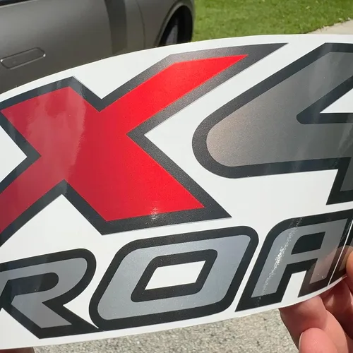 Vista 4 de GOLD HOOK FX4 Calcomanía todoterreno para camión F150 F350 F250 Super Duty Sustitución de mesita de noche, serie Premium (acabado metálico)