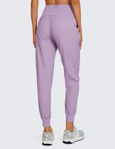 Vista 2 de CRZ YOGA Pantalones deportivos ligeros de entrenamiento para mujer, pantalones casuales de cintura alta para correr al aire libre con bolsillos