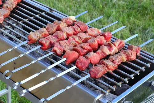 Vista 3 de Shish Kabob - Pinchos de kebab, de acero inoxidable de 17.7 pulgadas, reutilizables, palitos planos para barbacoa, para carne, pollo, camarones