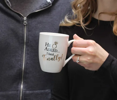 Vista 4 de Lillian Rose Preguntado, I Said Finally Taza de café, 4", crema, CM100 HA