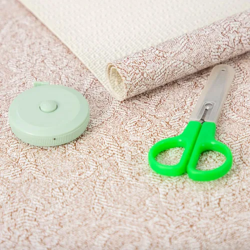 Vista 10 de Revestimiento de estante de 12 x 120 pulgadas con tijeras y cinta métrica para armarios de cocina, forro de cajón de PVC para tocador de baño, Negro