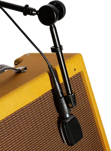 Vista 6 de OnStage Soporte de amplificador RS7501 en escenario con brazo de pluma