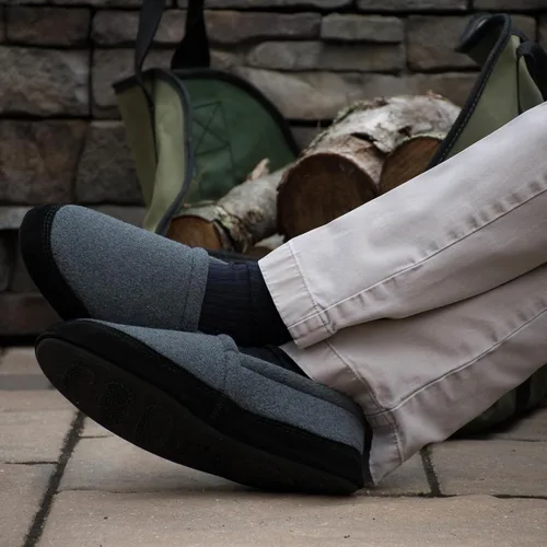 Vista 3 de Acorn Men's Slippers with Memory Foam Insole Suede Sidewall and Rubber Outsole