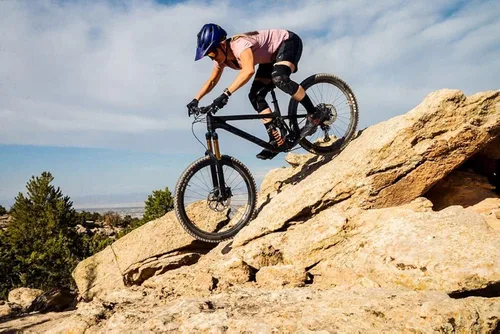 Vista 7 de Swiftwick - Calcetines ASPIRE TWO para correr y ciclismo, ligeros, ajuste de compresión