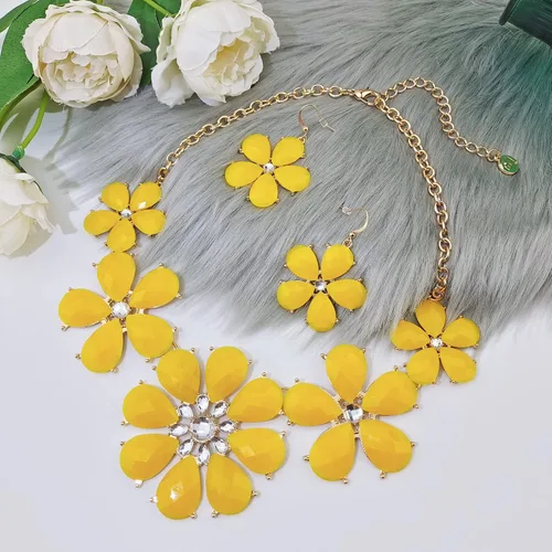 Vista 3 de Firstmeet Collar llamativo de flores brillantes con pendientes