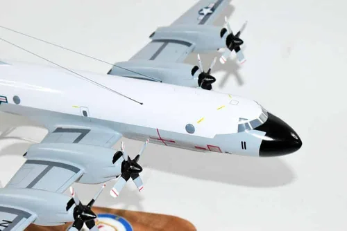 Vista 5 de VP-24 Batmen 1969 Modelo P-3B, modelo a escala de caoba