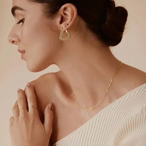 Vista 2 de Anten Pink Aretes de aro de oro para mujer, de triángulo, hipoalergénicos, chapados en oro de 18 quilates, aretes de diseño de moda 2023