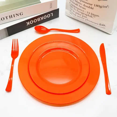 Vista 4 de Paquete de 300 cubiertos de plástico naranja, cubiertos de plástico naranja incluye 100 tenedores, 100 cucharas, 100 cuchillos para cumpleaños