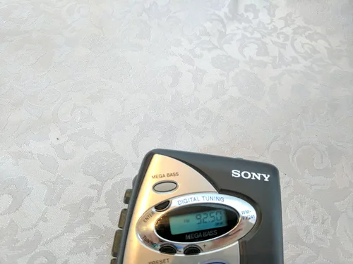Vista 5 de SONY Reproductor de casete portátil AMFM (WM-FX241)