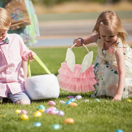Vista 6 de Bunny Chorus Canasta de Pascua tutú, tul brillante con volantes rosados con orejas de conejo, regalos de fiesta temática de Pascua, regalos