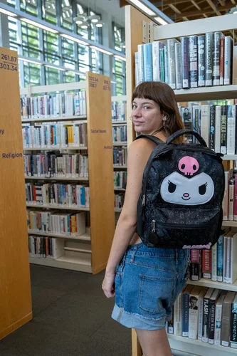 Vista 7 de AI ACCESSORY INNOVATIONS - Mochila Hello Kitty para niñas, mochila kawaii de Sanrio, mochila escolar de anime de 16 pulgadas con características 3D
