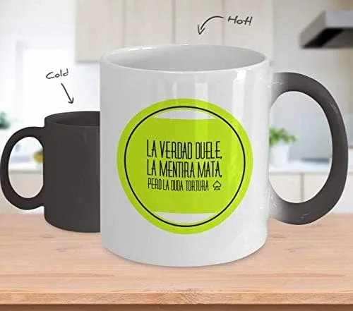 Vista 2 de Taza Cafe Vivimos Vaso, taza de café divertidas, tazas personalizadas, taza de café inspiradoras, taza con mensajes positivos.